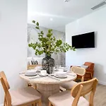 Genteel Patrocinio Aparthotel