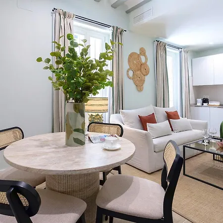 Genteel Patrocinio Aparthotel