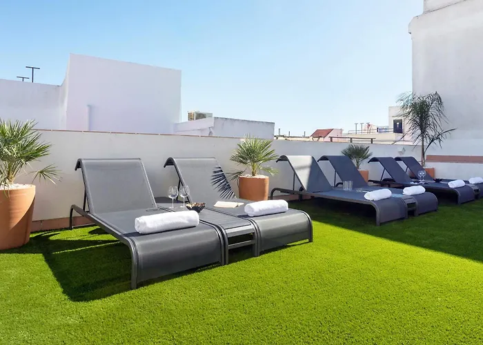 Genteel Patrocinio 3*